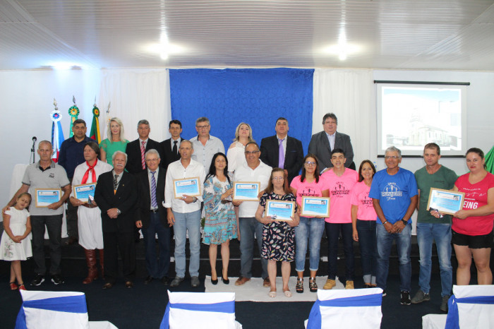 Sessão Solene em homenagem ao  Município.